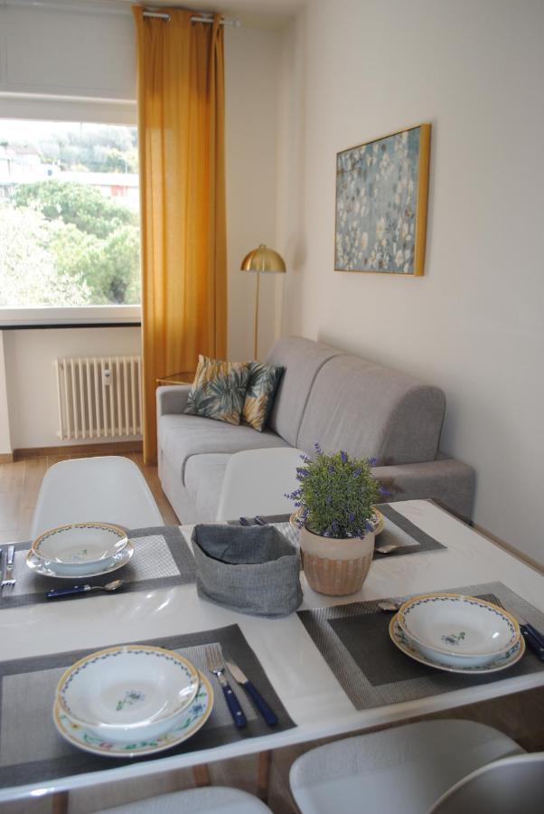 Raggio Di Sole - Pool, Tennis, Parking, Sea View & Relax Rapallo Buitenkant foto