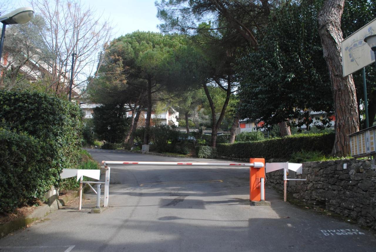 Raggio Di Sole - Pool, Tennis, Parking, Sea View & Relax Rapallo Buitenkant foto